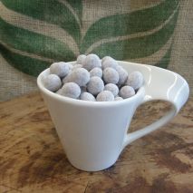 Icing Dusted Latte Chocolate covered beans (Item ID:25415)